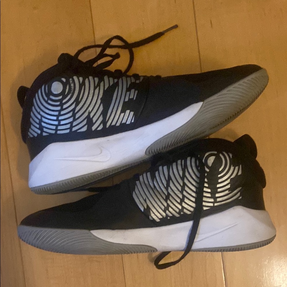 Nike Black and White Kid’s Size 6.5 Team Hustle Sneakers